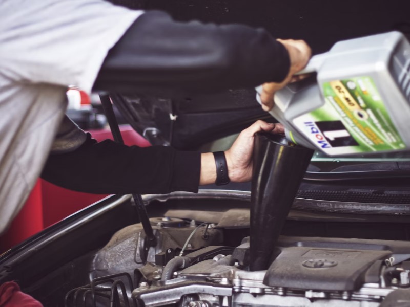 Ganti Oli Mobil Berkala, untuk Mencegah Kerusakan Fatal