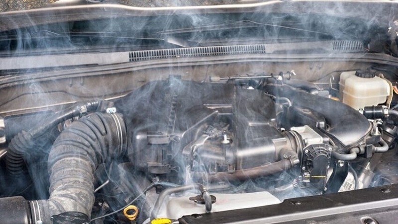 Mesin Mobil Cepat Panas, Kenali Penyebab dan Solusinya