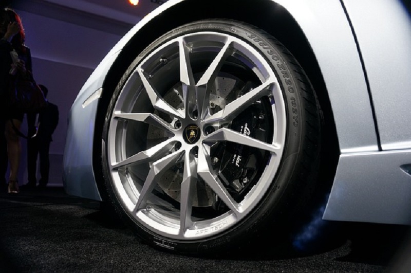 Penyebab Utama Ban Mobil Kempes dan Cara Mencegahnya