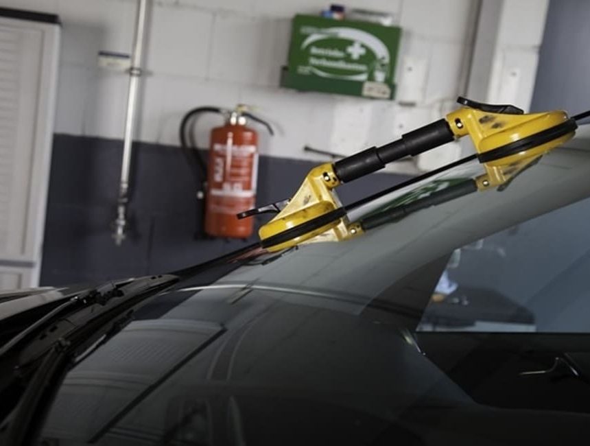 Tidak Poles Jamur Kaca Mobil Bisa Picu Akibat Fatal