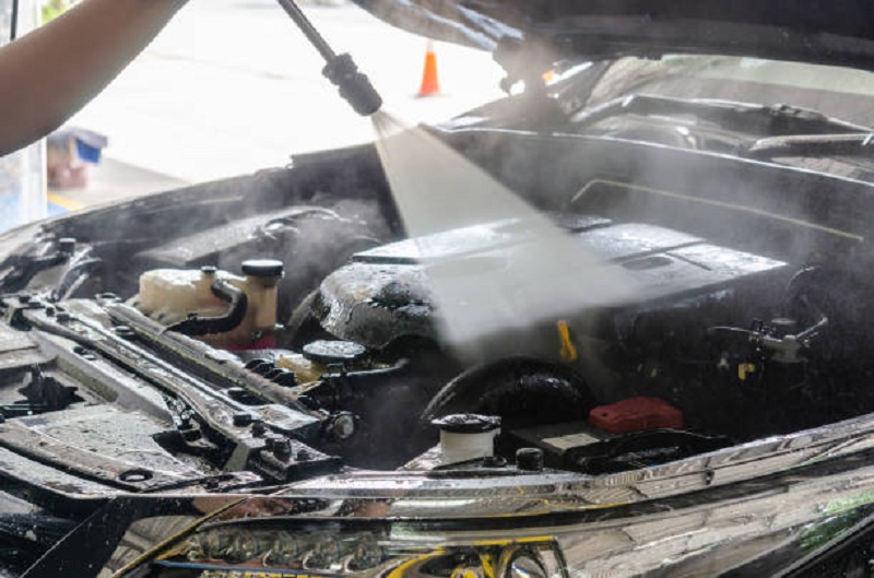 Tips Aman Cuci Mesin Mobil Agar Tidak Terjadi Kebakaran